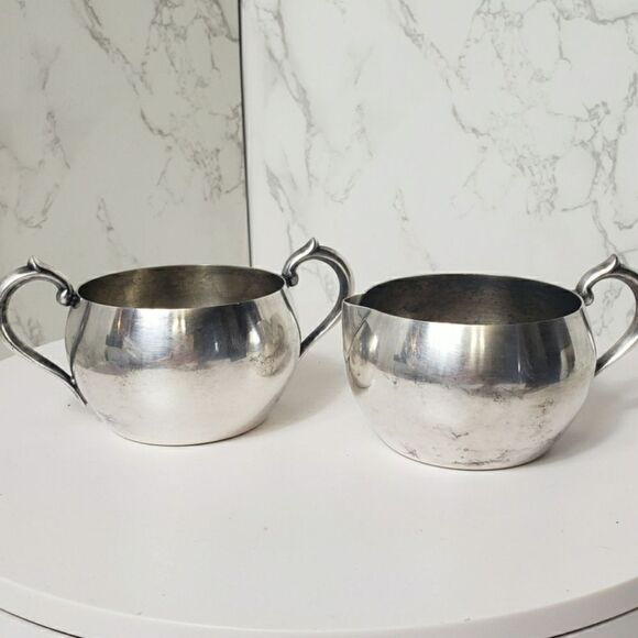 WM A ROGERS Vintage Silver Plated Sugar and Creamer Set - Picture 1 of 10